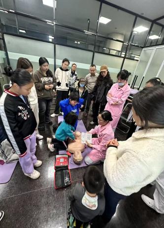 “擁抱生命,，‘救’在身邊”——廣東省婦幼保健院番禺院區(qū)急診科公益急救技能培訓(xùn)活動(dòng)成功舉辦三期